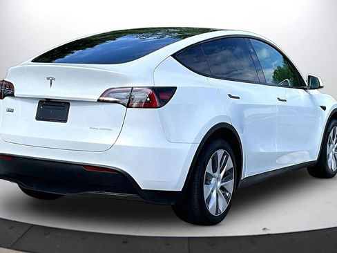 Used 2024 Tesla Model Y Long Range AWD/4WD image 9