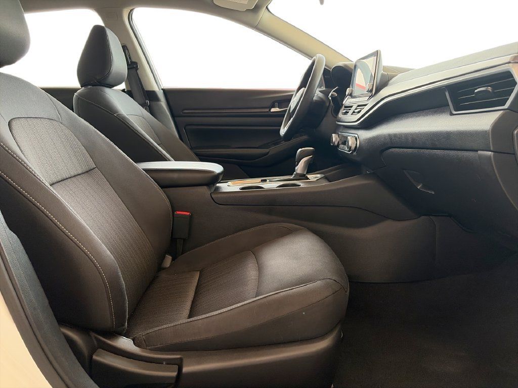 Used 2025 Nissan Altima 2.5 SV FWD image 29