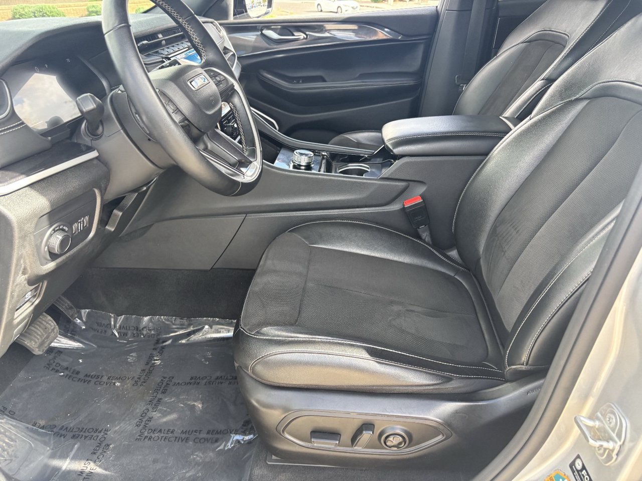 Used 2022 Jeep Grand Cherokee Altitude AWD/4WD image 17