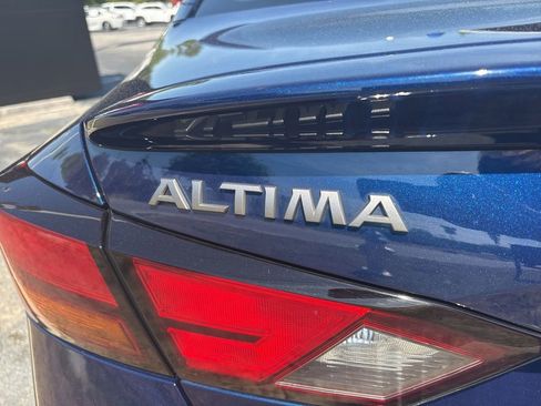 Used 2023 Nissan Altima 2.0 SR FWD image 29