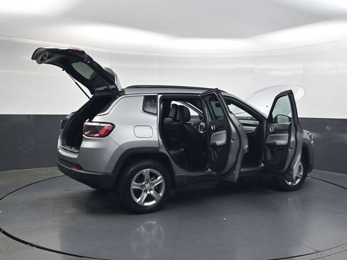 Used 2023 Jeep Compass Latitude w/ Sun and Sound Group AWD/4WD image 39