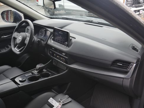 Certified 2024 Nissan Rogue SV w/ SV Premium Package AWD/4WD image 24