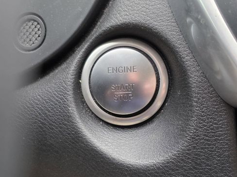 Used 2019 INFINITI QX30 w/ Navigation Package image 15