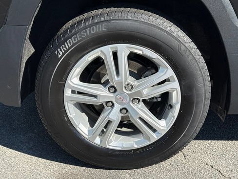 Used 2024 GMC Terrain SLE AWD/4WD image 12
