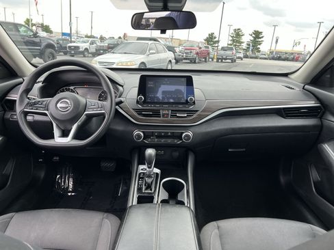 Used 2024 Nissan Altima 2.5 SV FWD image 22