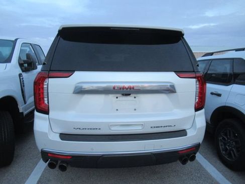 Used 2021 GMC Yukon XL Denali w/ Denali Premium Package RWD image 4