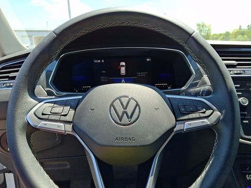 Used 2023 Volkswagen Tiguan SE AWD/4WD image 19