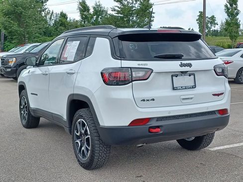 Used 2025 Jeep Compass Trailhawk w/ Trailhawk Elite Group AWD/4WD image 3