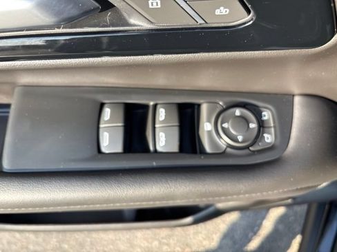 Used 2025 Chevrolet Suburban Z71 AWD/4WD image 14