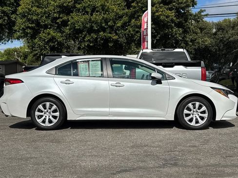Certified 2025 Toyota Corolla LE FWD image 2