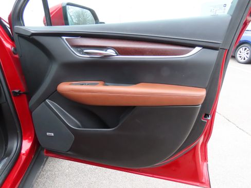 Used 2022 Cadillac XT5 Premium Luxury w/ Technology Package image 10