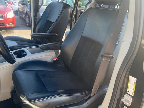 Used 2019 Dodge Grand Caravan SXT image 20