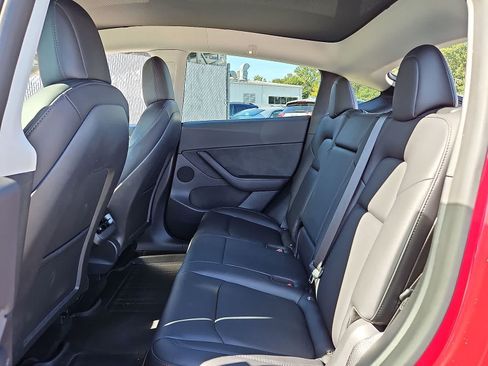 Used 2022 Tesla Model Y Long Range AWD/4WD image 29