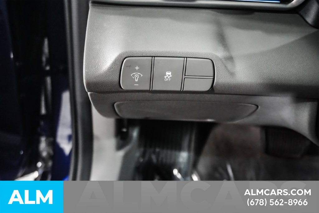 Used 2025 Hyundai Elantra SEL FWD image 31
