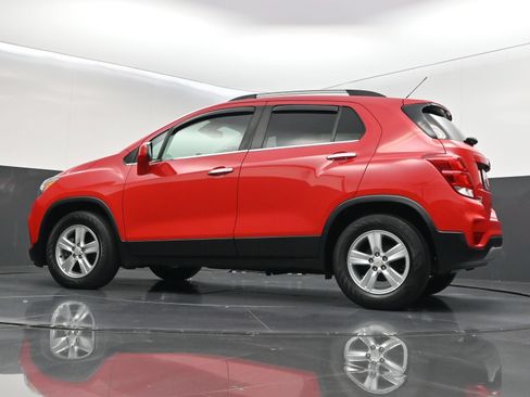 Used 2020 Chevrolet Trax LT w/ LT Convenience Package FWD image 37