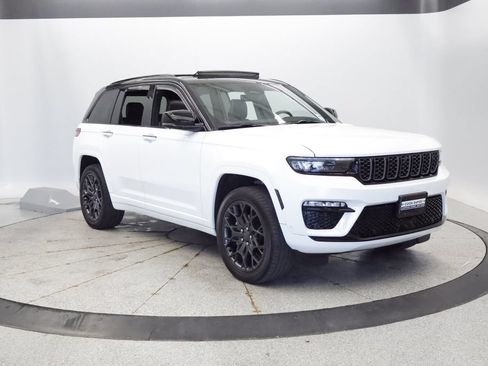 Used 2025 Jeep Grand Cherokee Summit AWD/4WD image 9