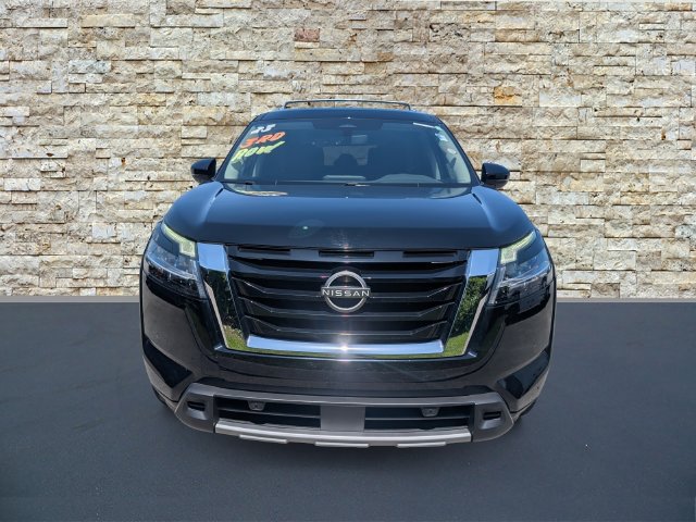 Used 2023 Nissan Pathfinder SL AWD/4WD image 3