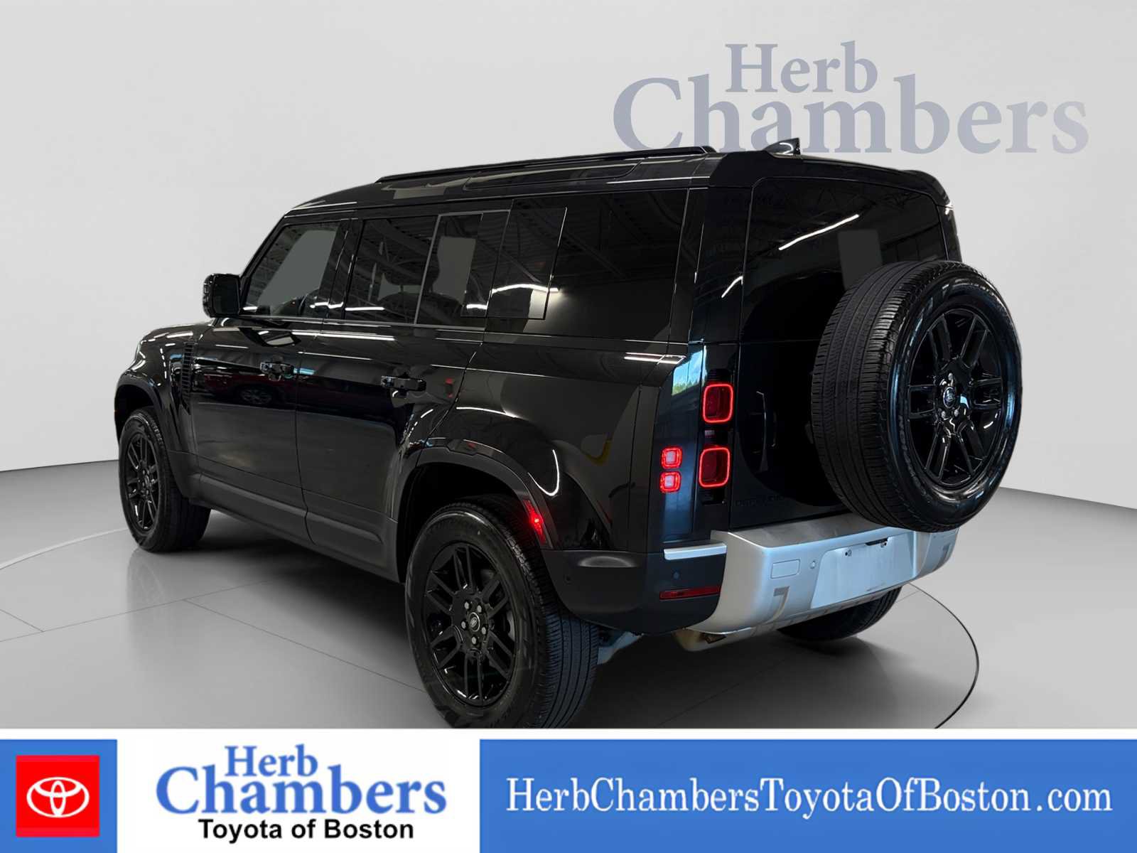 Used 2025 Land Rover Defender 110 S AWD/4WD image 3