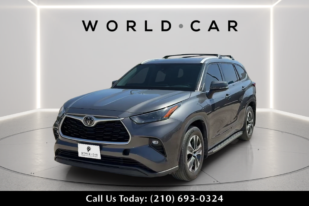 Used 2022 Toyota Highlander XLE FWD image 7