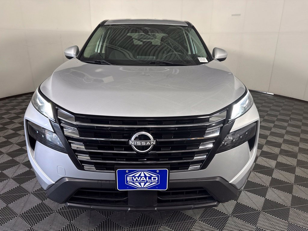 Used 2024 Nissan Rogue SV AWD/4WD image 4