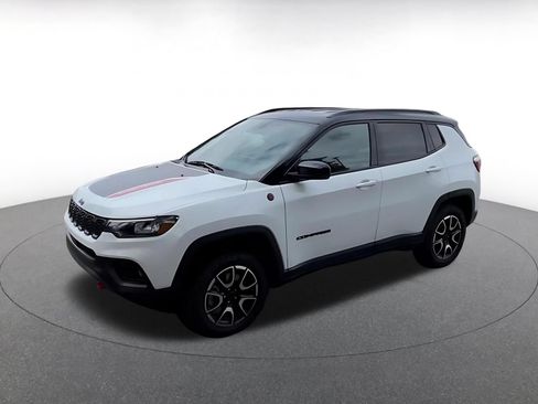 Used 2025 Jeep Compass Trailhawk AWD/4WD image 7