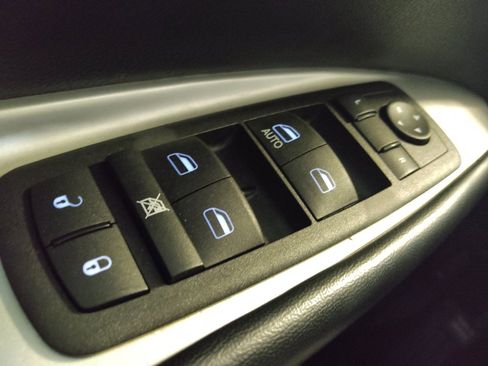 Used 2020 Dodge Journey SE FWD image 27