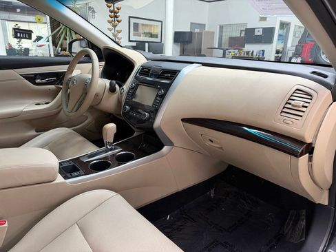 Used 2015 Nissan Altima 2.5 SL w/ Technology Package FWD image 18