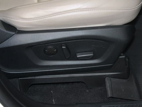 Used 2021 Ford Explorer XLT w/ Equipment Group 202A image 28