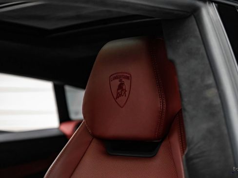 Used 2022 Lamborghini Urus image 43