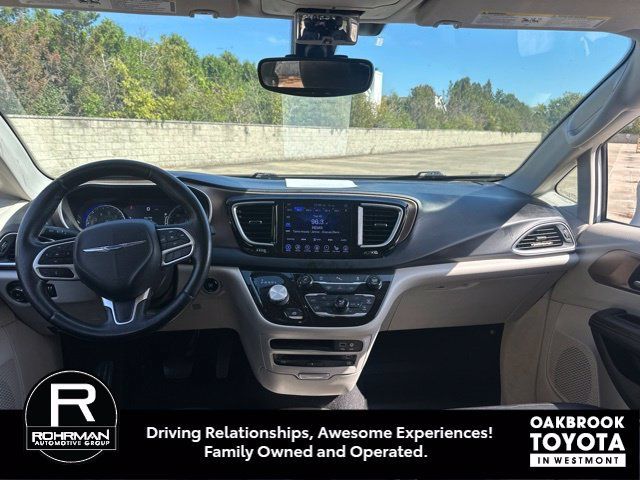 Used 2017 Chrysler Pacifica Touring-L Plus FWD image 9