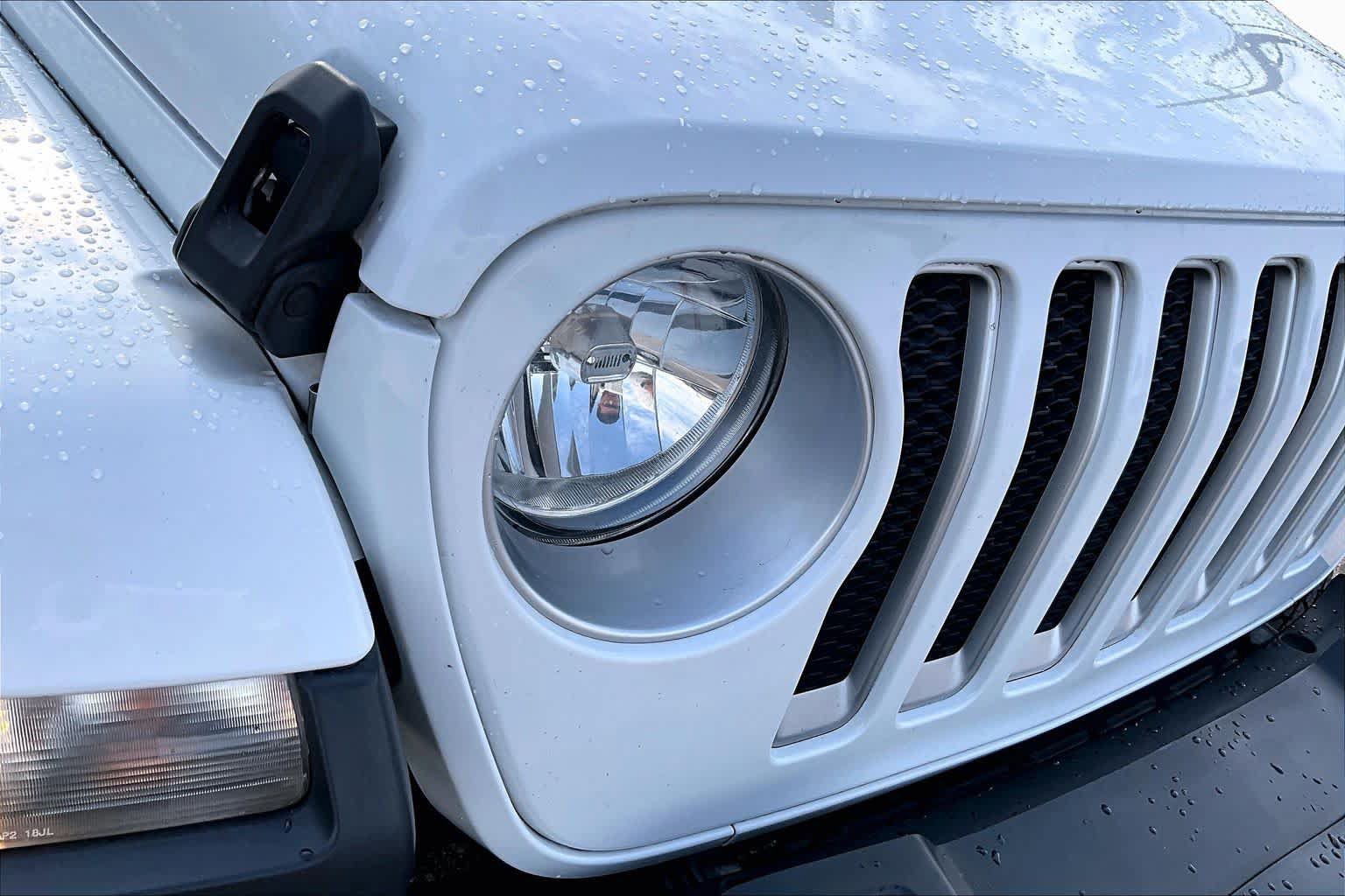 Used 2018 Jeep Wrangler Unlimited Sahara AWD/4WD image 26