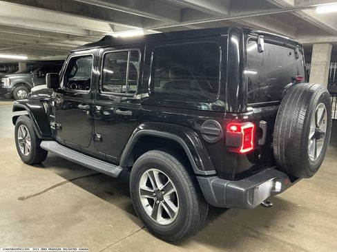Used 2019 Jeep Wrangler Unlimited Sahara AWD/4WD image 5
