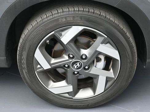 Used 2025 Hyundai Venue SEL FWD image 6