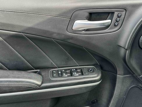 Used 2019 Dodge Charger Scat Pack w/ Technology Group RWD image 18