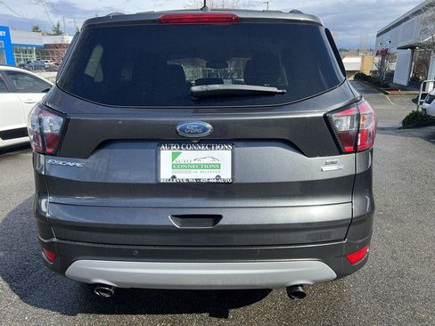 Used 2018 Ford Escape SE w/ Ford Safe & Smart Package image 3