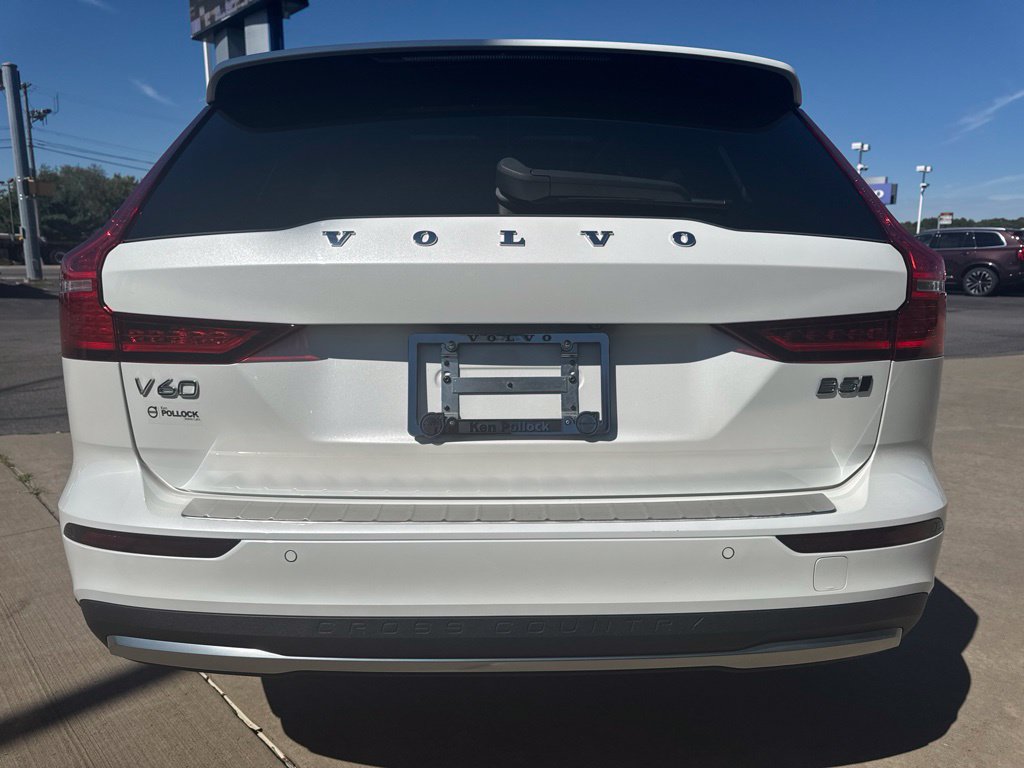 Used 2024 Volvo V60 B5 Cross Country Plus w/ Protection Package Premier AWD/4WD image 6