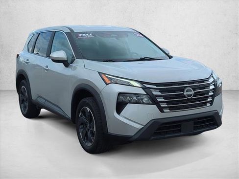 Used 2024 Nissan Rogue SV AWD/4WD image 3