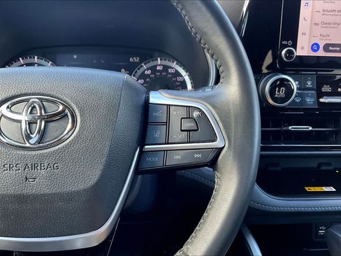 Used 2024 Toyota Highlander XSE FWD image 25