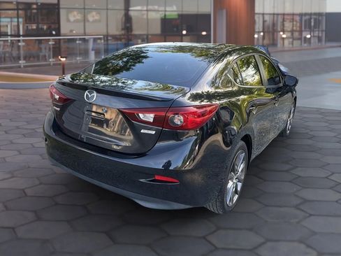 Used 2018 MAZDA MAZDA3 Touring FWD image 10