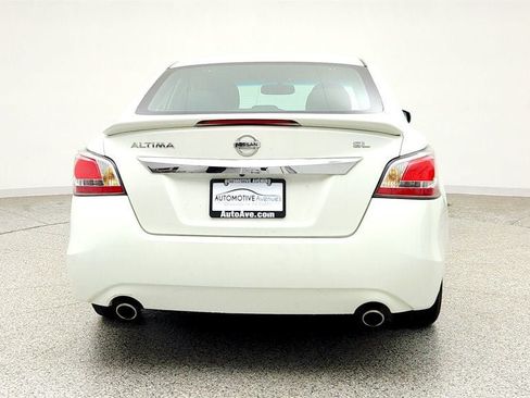 Used 2015 Nissan Altima 2.5 SL w/ Technology Package FWD image 3