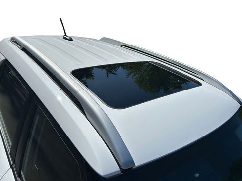 Used 2025 Hyundai Venue SEL FWD image 28