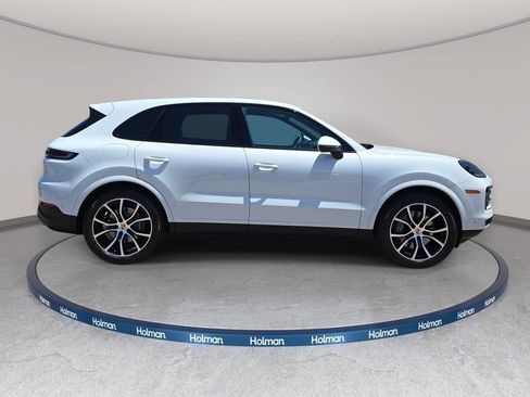 Used 2024 Porsche Cayenne AWD/4WD image 5