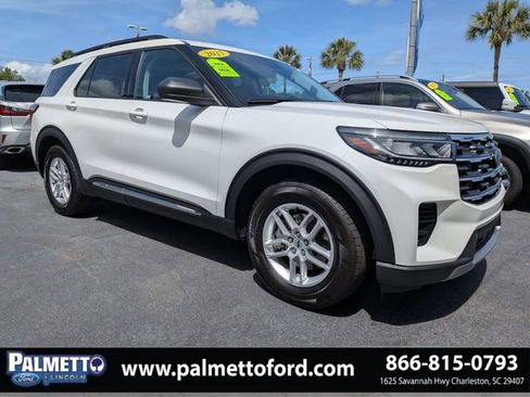 Used 2025 Ford Explorer Active RWD image 2