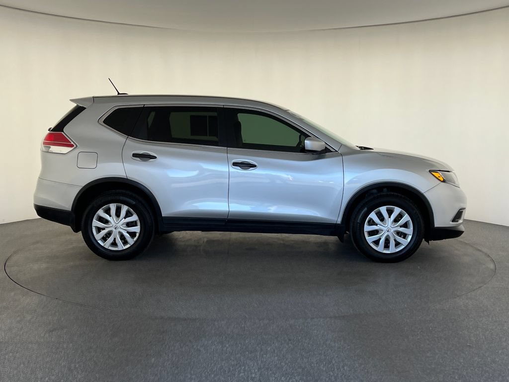 Used 2016 Nissan Rogue S FWD image 2