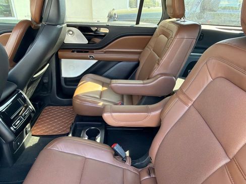Used 2020 Lincoln Aviator Reserve w/ Equipment Group 202A AWD/4WD image 3