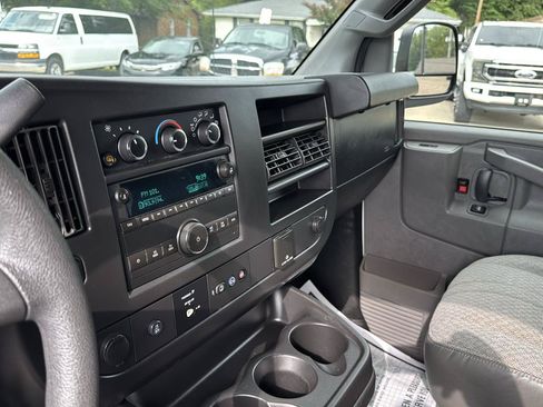 Used 2018 Chevrolet Express 3500 LT w/ LT Preferred Equipment Group RWD image 32