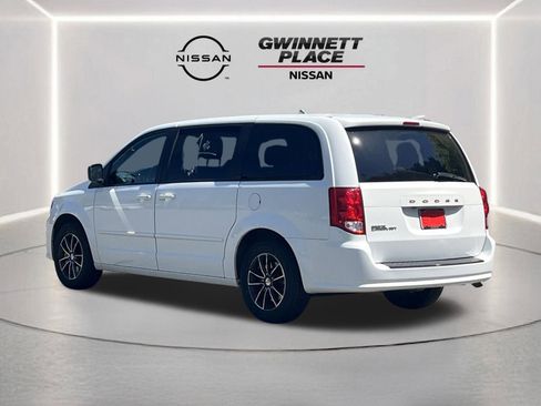 Used 2015 Dodge Grand Caravan SE w/ Quick Order Package 29E SE FWD image 2