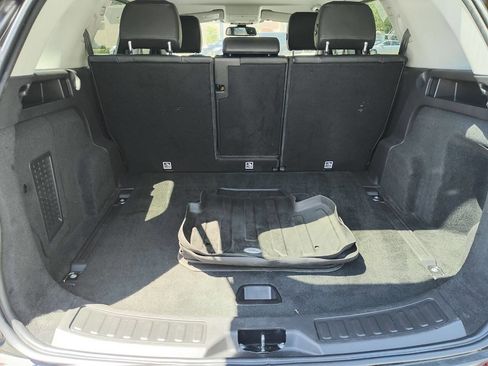 Used 2018 Land Rover Discovery Sport SE image 44