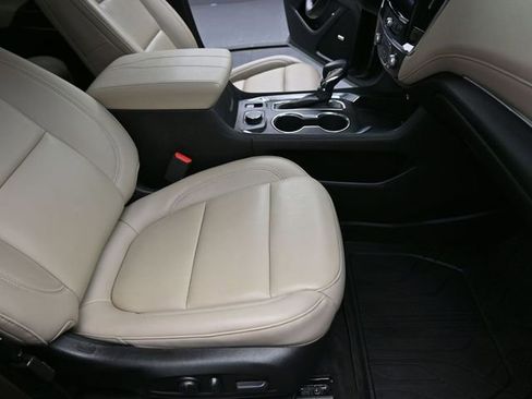 Used 2023 Chevrolet Traverse LT w/ LT Premium Package image 28