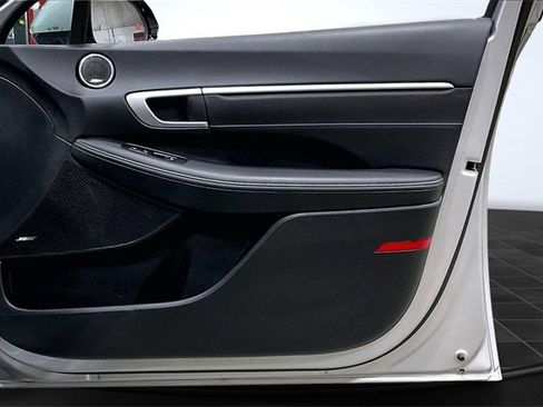 Used 2025 Hyundai Sonata Limited image 24